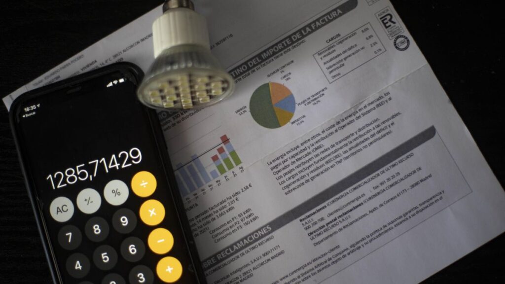 el precio de la luz bate un nuevo récord y escala hasta los 152,32 mwh